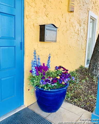 Listing photo id 0 for 126 Lanark Dr