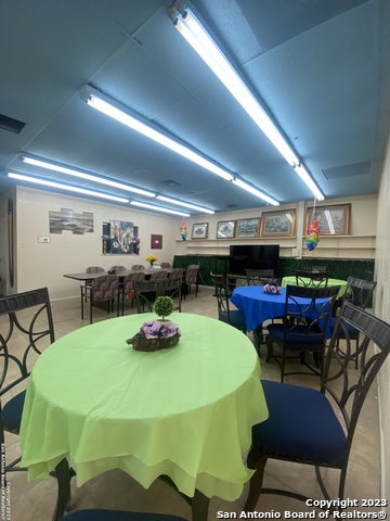 Listing photo id 18 for 126 Lanark Dr