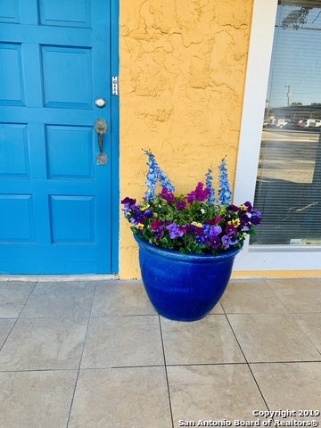 Listing photo id 5 for 126 Lanark Dr