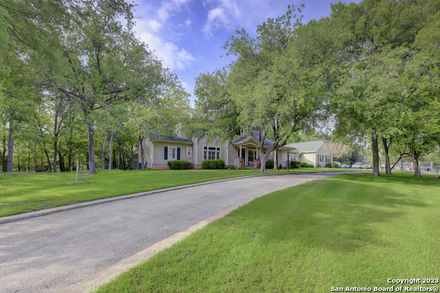 Listing photo id 7 for 600 Indian Creek Ln