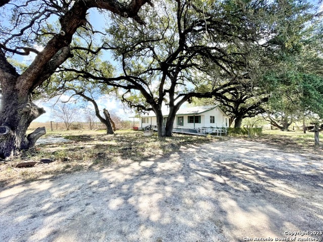 Details for 284 County Road 6612, Devine, TX 78016