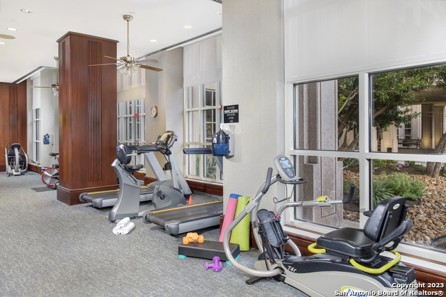 Listing photo id 11 for 1 Towers Park Ln 1004