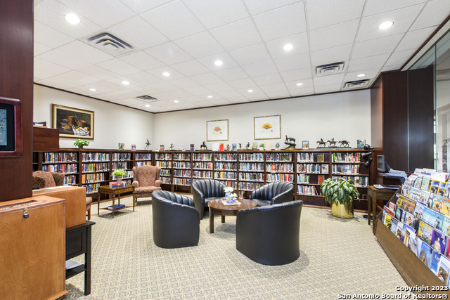 Listing photo id 23 for 1 Towers Park Ln 1004