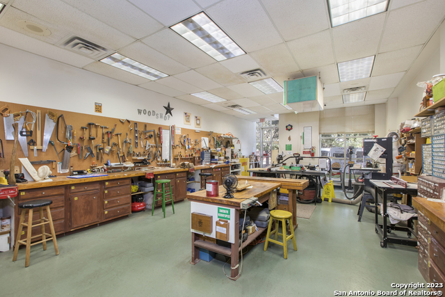 Listing photo id 25 for 1 Towers Park Ln 1004