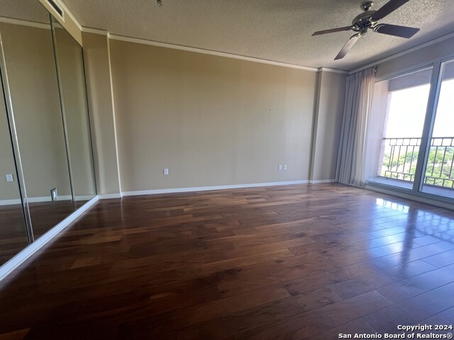 Listing photo id 1 for 1 Towers Park Ln 1004