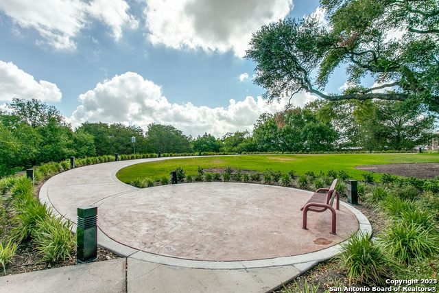 Listing photo id 30 for 1 Towers Park Ln 1004