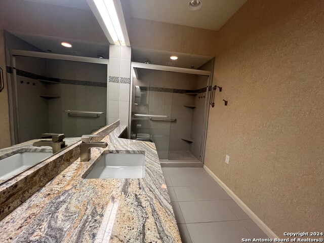 Listing photo id 2 for 1 Towers Park Ln 1004