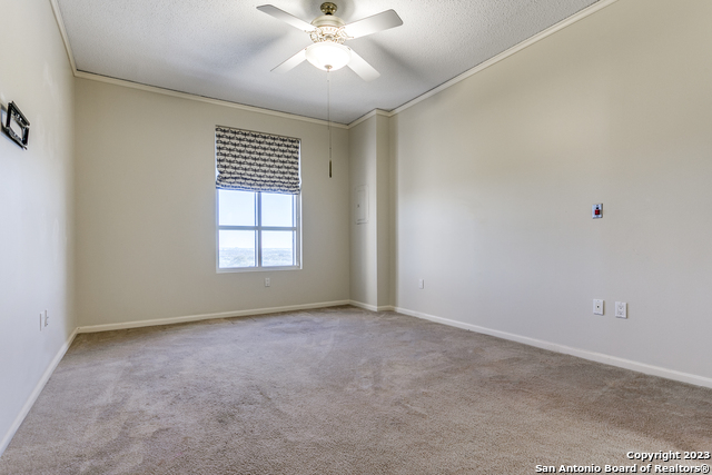Listing photo id 3 for 1 Towers Park Ln 1004