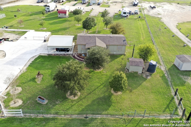 Listing photo id 10 for 21111 Fm 1303