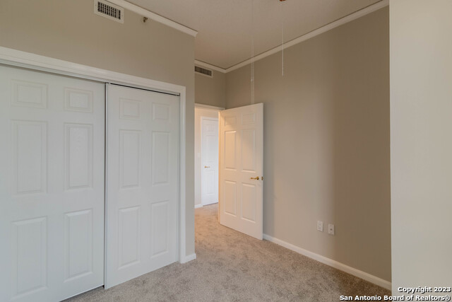 Listing photo id 13 for 1 Towers Park Ln 305