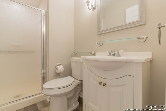 Listing photo id 14 for 1 Towers Park Ln 305