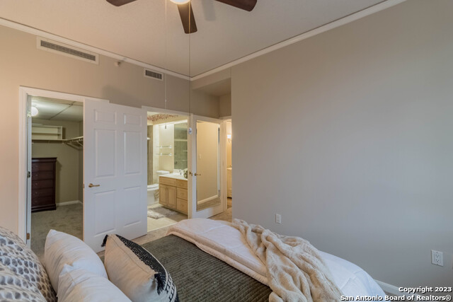 Listing photo id 15 for 1 Towers Park Ln 305