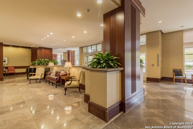 Listing photo id 24 for 1 Towers Park Ln 305