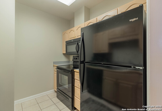 Listing photo id 2 for 1 Towers Park Ln 305