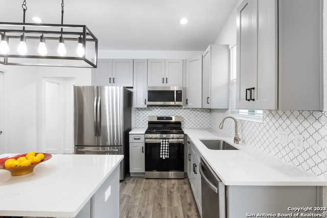 Image 12 of 26 For 908 Dreiss St