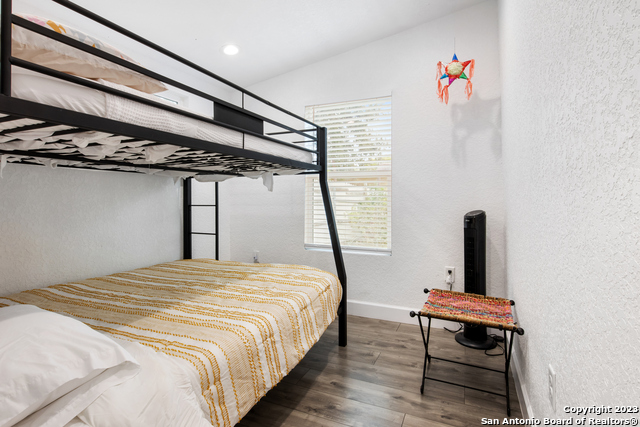 Image 15 of 26 For 908 Dreiss St