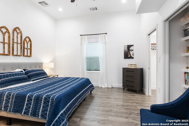 Image 20 of 26 For 908 Dreiss St