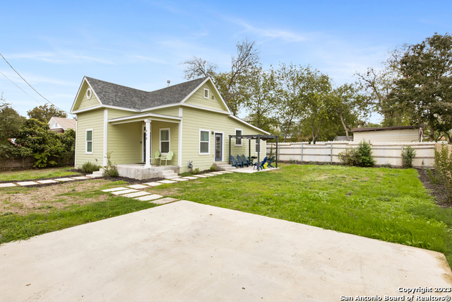 Image 5 of 26 For 908 Dreiss St
