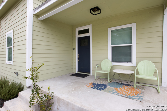 Image 7 of 26 For 908 Dreiss St