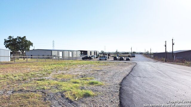 Listing photo id 1 for 5277 Fm 1044 1