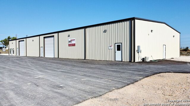 Listing photo id 3 for 5277 Fm 1044 1