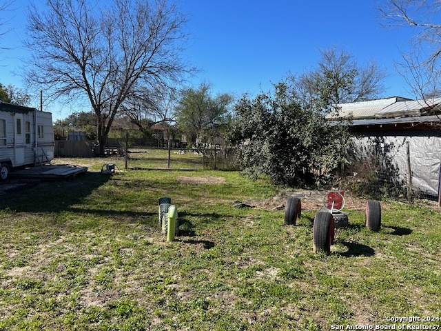 Details for 529 Doolie St, Uvalde, TX 78801