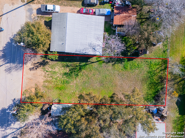 Listing photo id 2 for 7988 5th St E