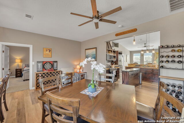 Listing photo id 31 for 220 Fm 473 W