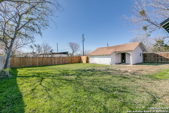 Listing photo id 26 for 609 Railroad St