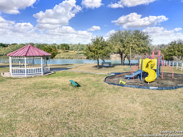 Listing photo id 10 for 213 Abrego Lake Dr