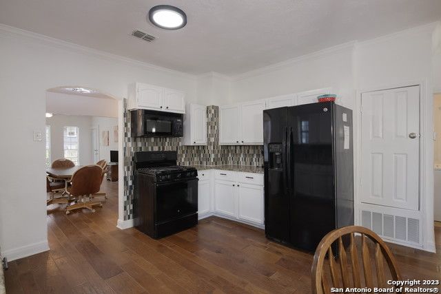 Image 11 of 32 For 126 Lucas St