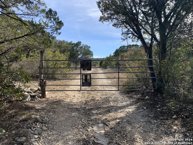 Details for 977 Private Road 2440, Uvalde, TX 78801