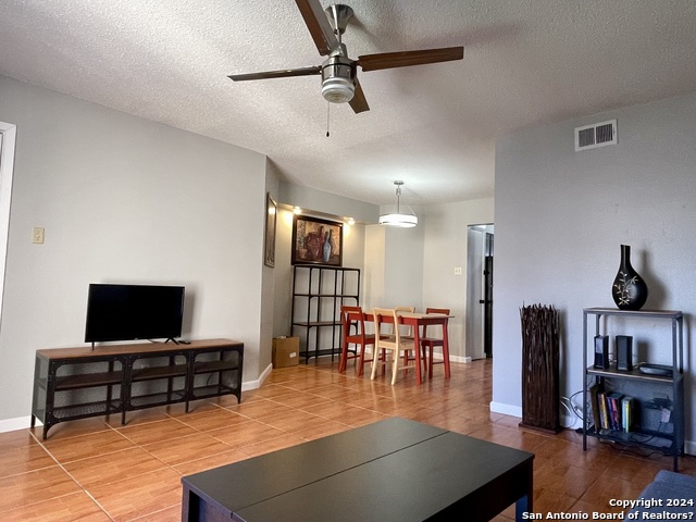 Listing photo id 2 for 6611 Southpoint St.  116