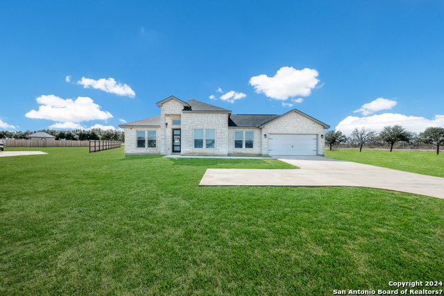 Details for 100 Medium Meadow Dr W, Lytle, TX 78052
