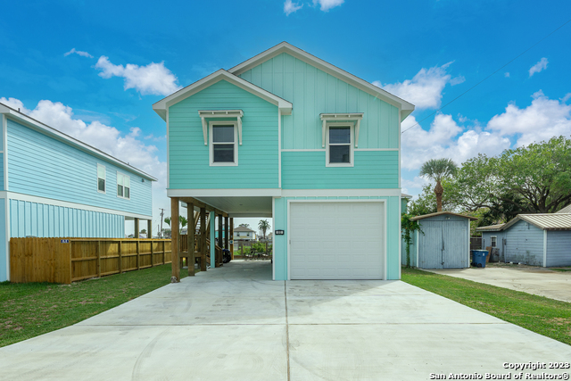 Details for 810 Church St S, Rockport, TX 78382