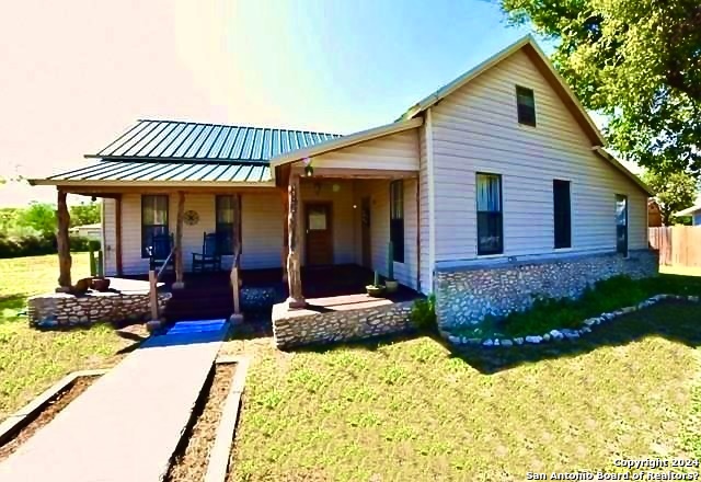 Details for 221 12th St N, Junction, TX 76849