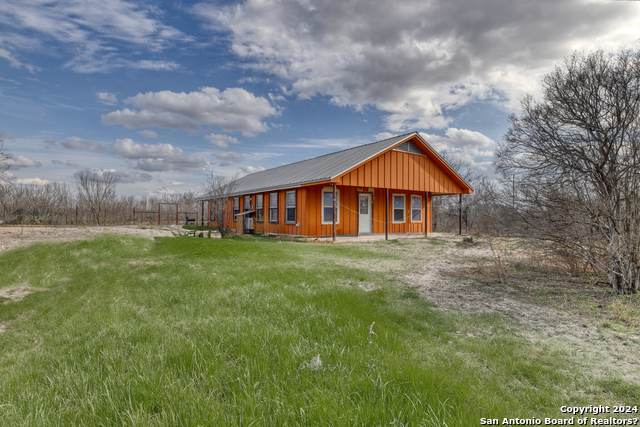 Listing photo id 17 for 6425 Us Highway 90 W