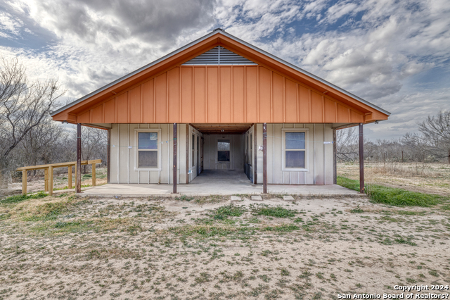 Listing photo id 2 for 6425 Us Highway 90 W