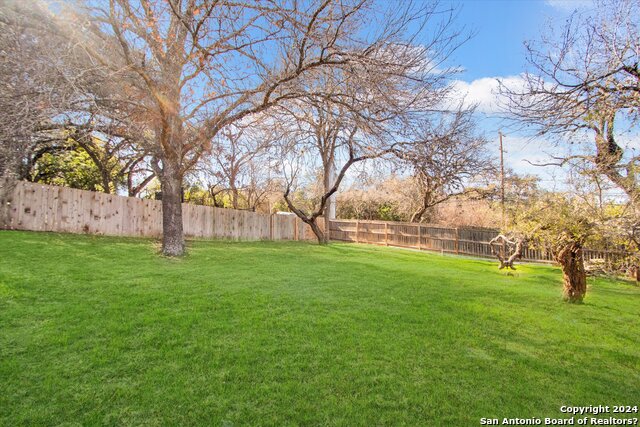 Listing photo id 37 for 3918 Midvale Dr