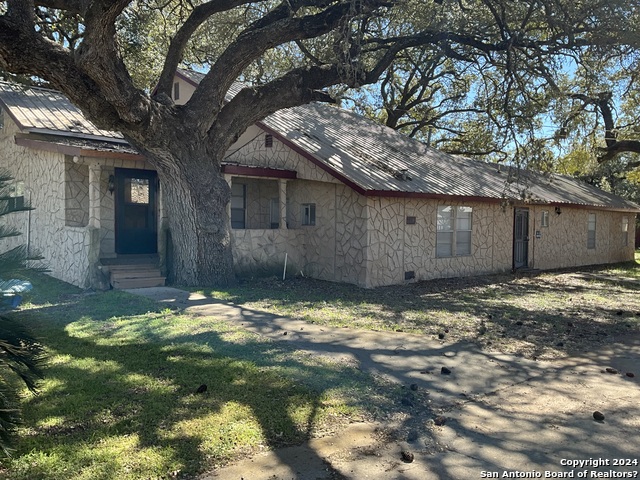 Details for 858 County Road 6612, Devine, TX 78016