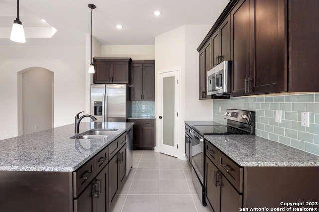 Details for 215 Park Circle, Hondo, TX 78861