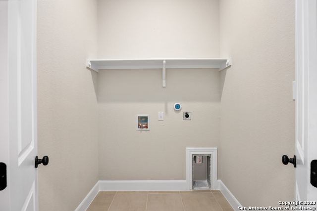 Image 11 of 28 For 215 Park Circle