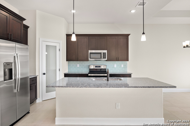 Image 14 of 28 For 215 Park Circle