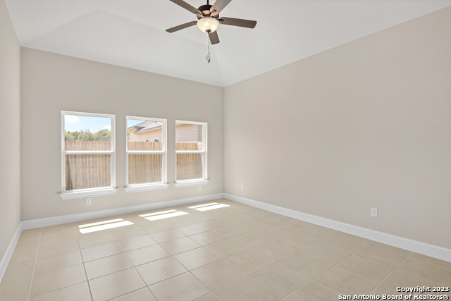 Image 18 of 28 For 215 Park Circle