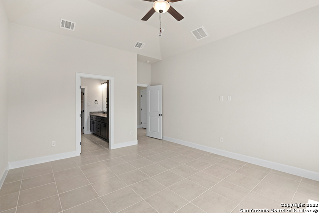 Image 19 of 28 For 215 Park Circle