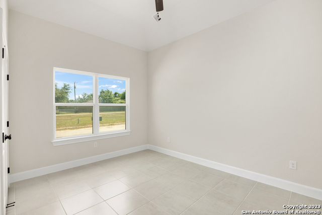 Image 9 of 28 For 215 Park Circle