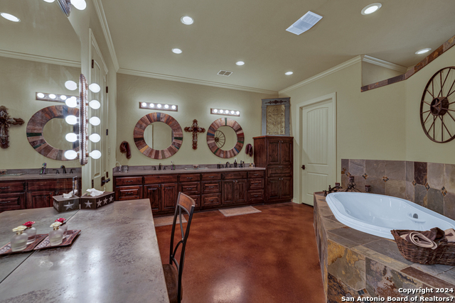 Listing photo id 24 for 651 River Chase Dr