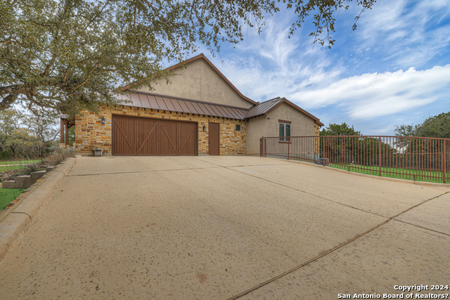 Listing photo id 52 for 651 River Chase Dr