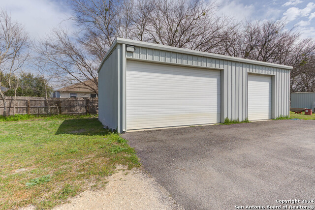 Image 32 of 40 For 2911 Morningside Dr