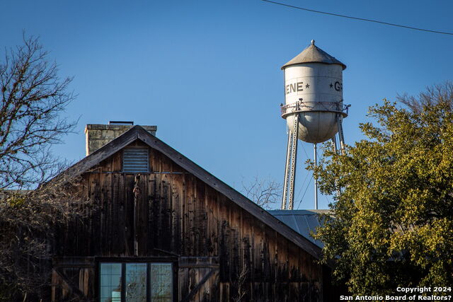 Image 5 of 26 For 1247 Gruene Rd  302